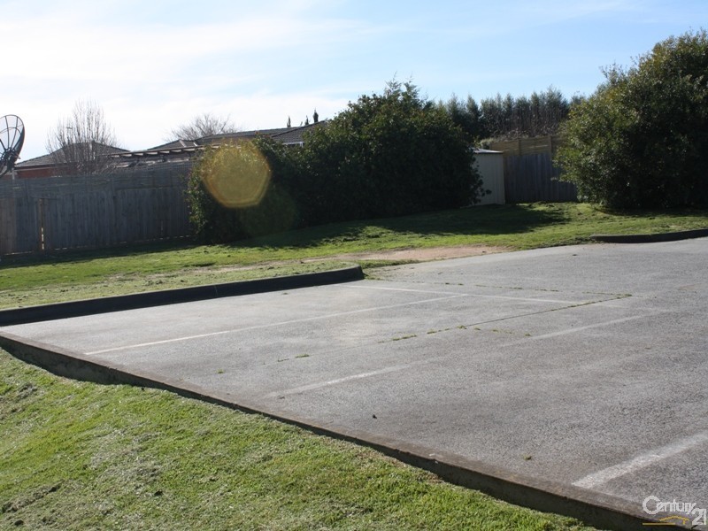 16 Amberly Park Drive, Narre Warren South VIC 3805