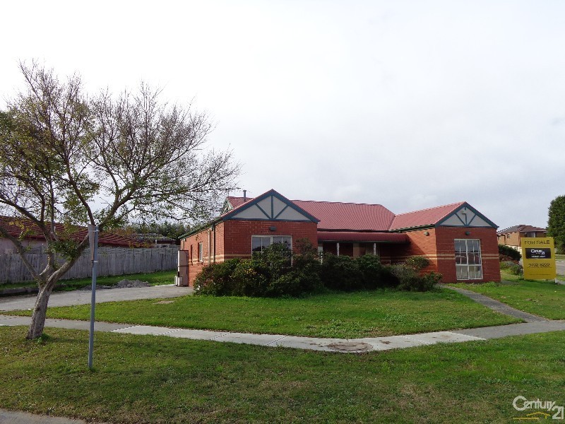 16 Amberly Park Drive, Narre Warren South VIC 3805