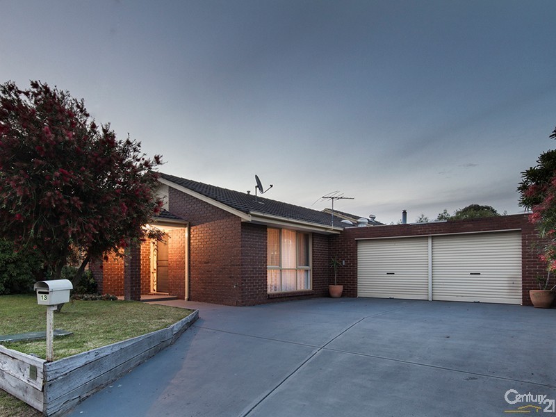 13 General Joshua Drive, Hampton Park VIC 3976