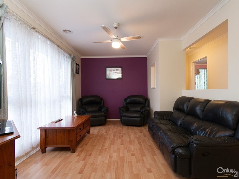 13 General Joshua Drive, Hampton Park VIC 3976