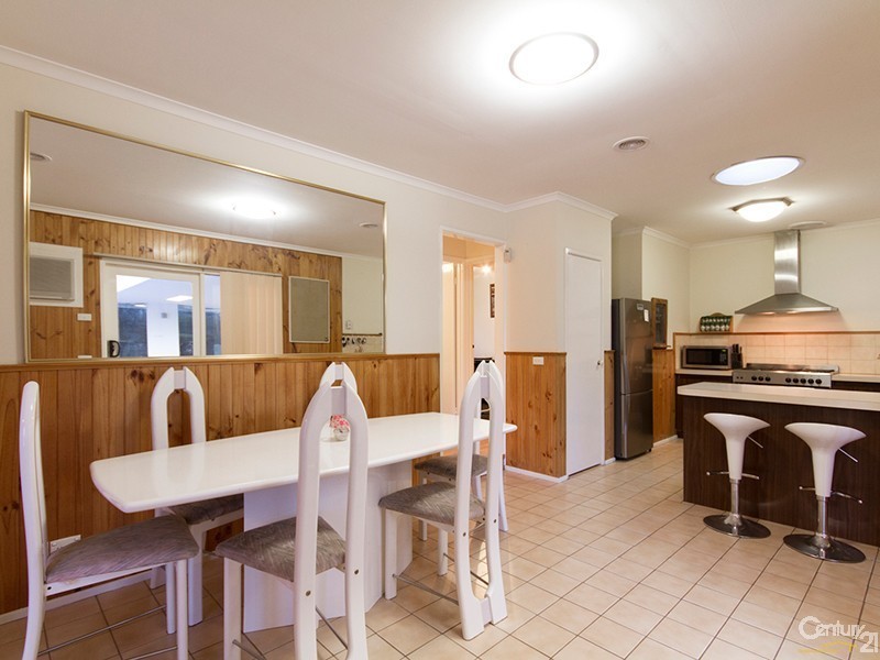 13 General Joshua Drive, Hampton Park VIC 3976