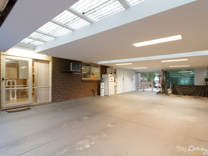 13 General Joshua Drive, Hampton Park VIC 3976