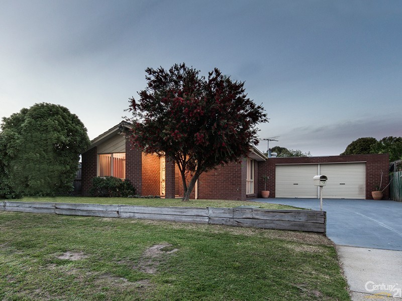 13 General Joshua Drive, Hampton Park VIC 3976