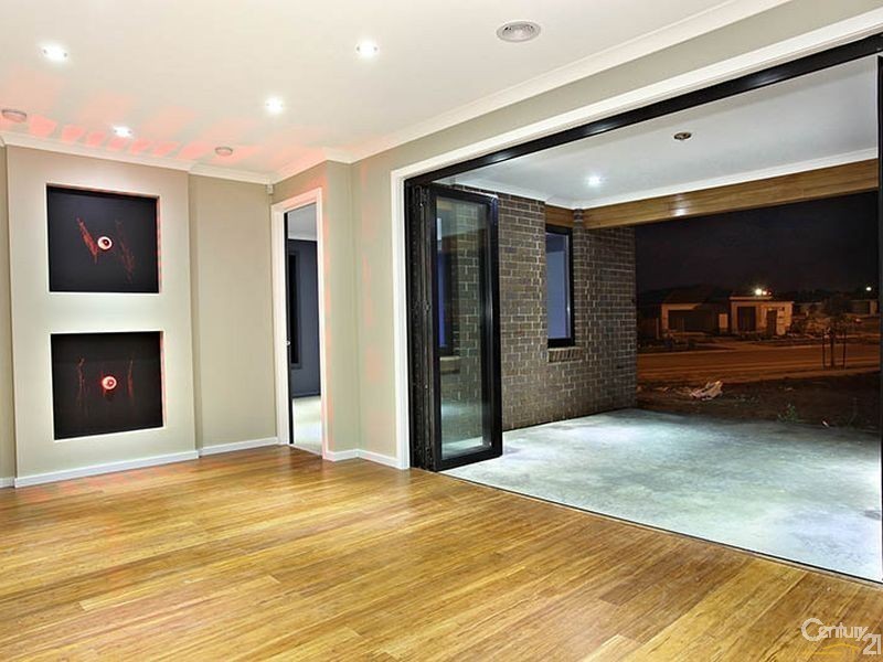 39 Everlasting Boulevard (Cnr Stocks Drive), Cranbourne West VIC 3977