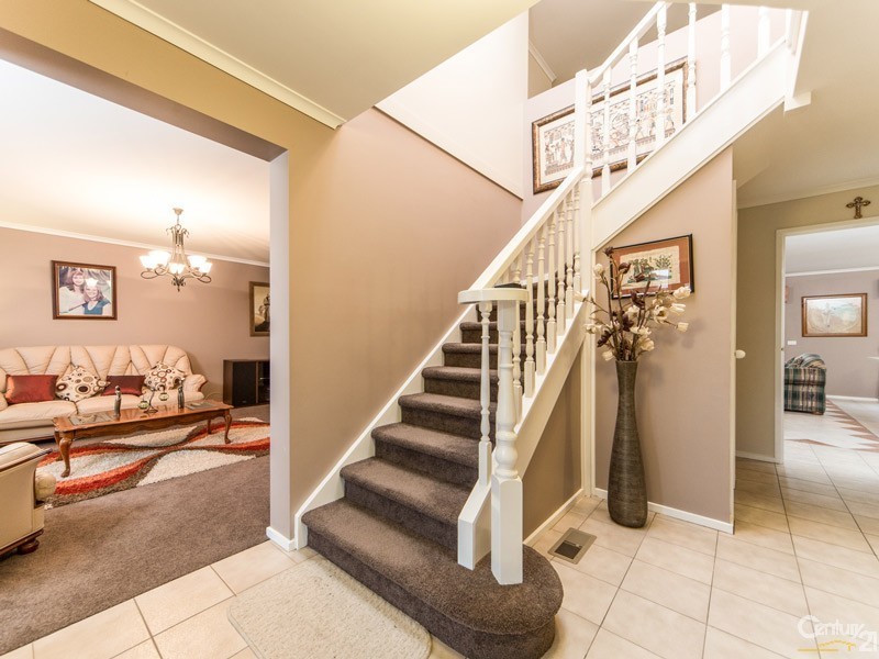 5 Eleanore Crescent, Hallam VIC 3803
