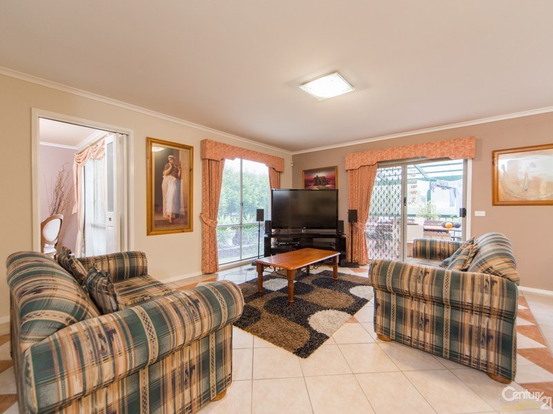 5 Eleanore Crescent, Hallam VIC 3803