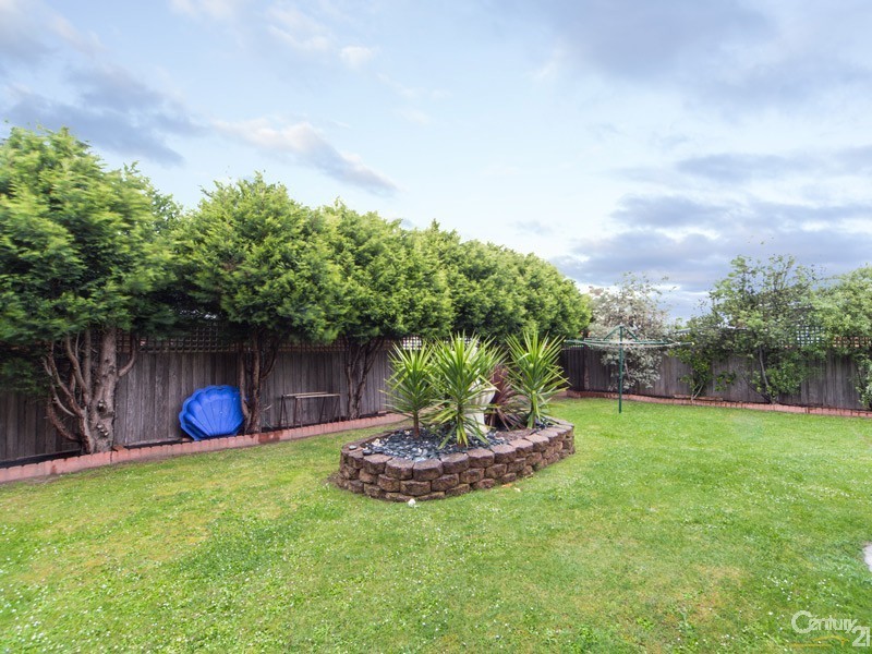 5 Eleanore Crescent, Hallam VIC 3803