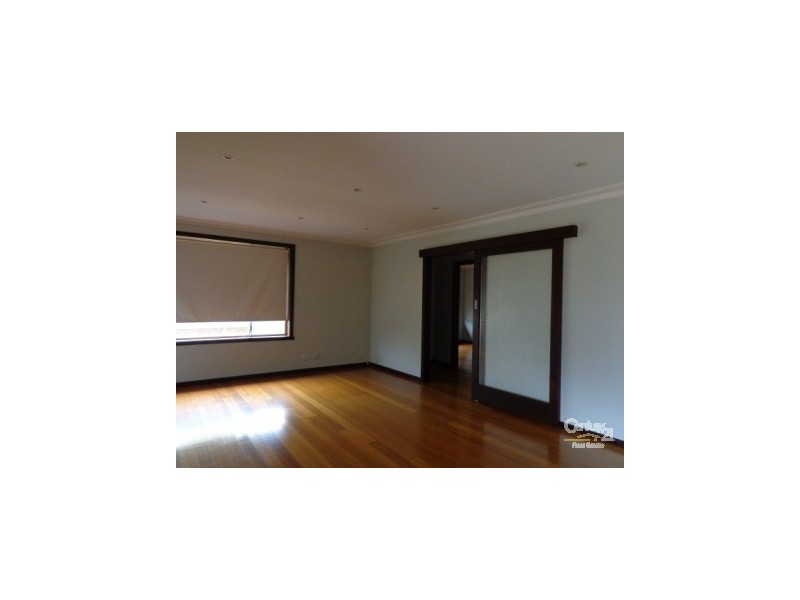 5 Thredbo Crt, Dandenong North VIC 3175