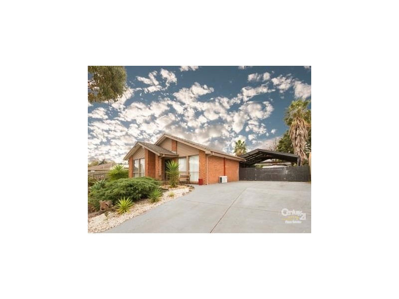 16 General Joshua Dve, Hampton Park VIC 3976