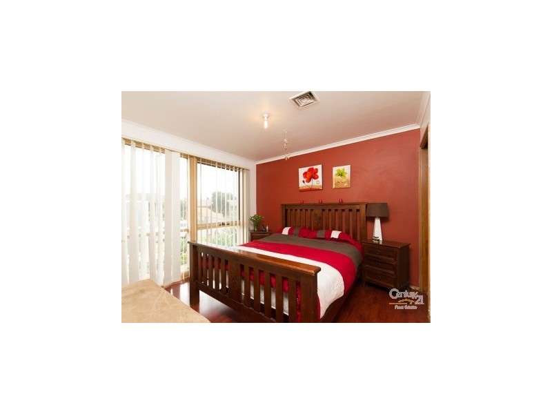 16 General Joshua Dve, Hampton Park VIC 3976