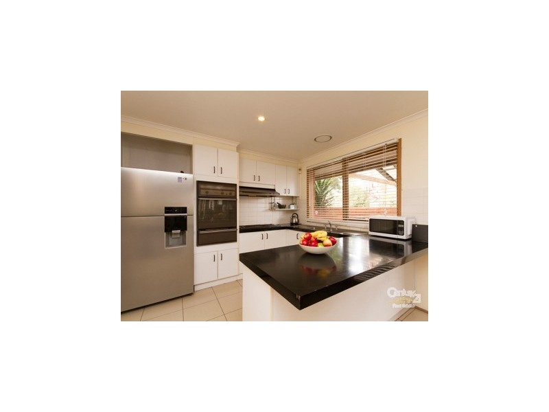 16 General Joshua Dve, Hampton Park VIC 3976