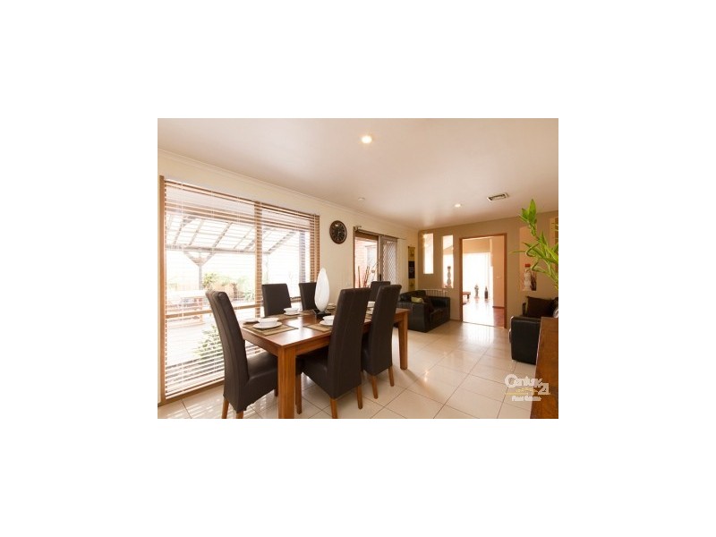 16 General Joshua Dve, Hampton Park VIC 3976