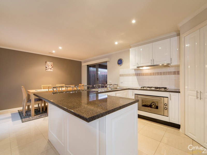 4 Kingsbarn Court, Cranbourne VIC 3977