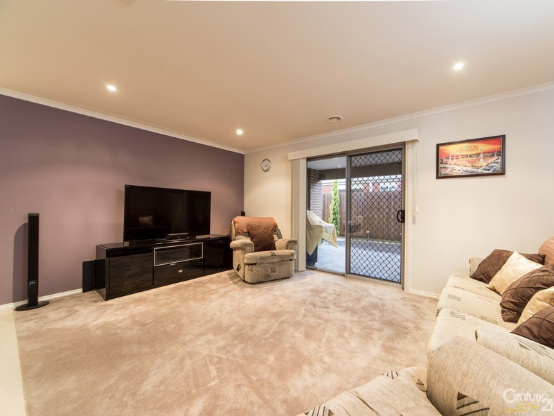 4 Kingsbarn Court, Cranbourne VIC 3977