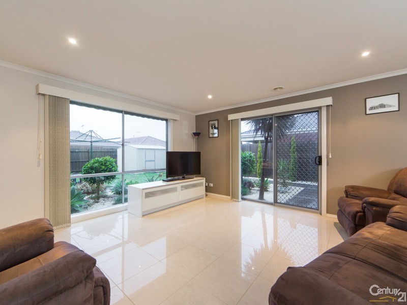 4 Kingsbarn Court, Cranbourne VIC 3977