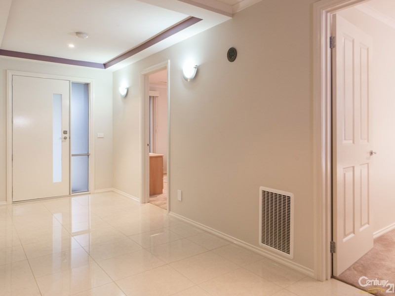 4 Kingsbarn Court, Cranbourne VIC 3977