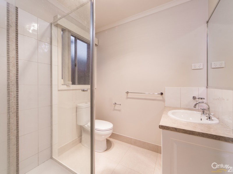 4 Kingsbarn Court, Cranbourne VIC 3977