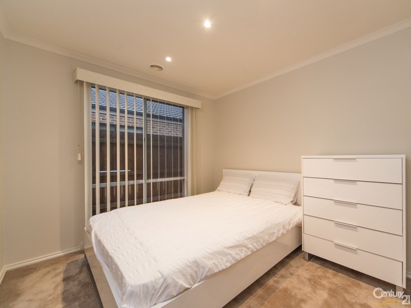 4 Kingsbarn Court, Cranbourne VIC 3977