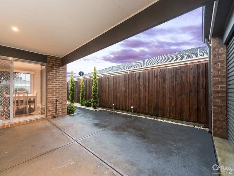 4 Kingsbarn Court, Cranbourne VIC 3977