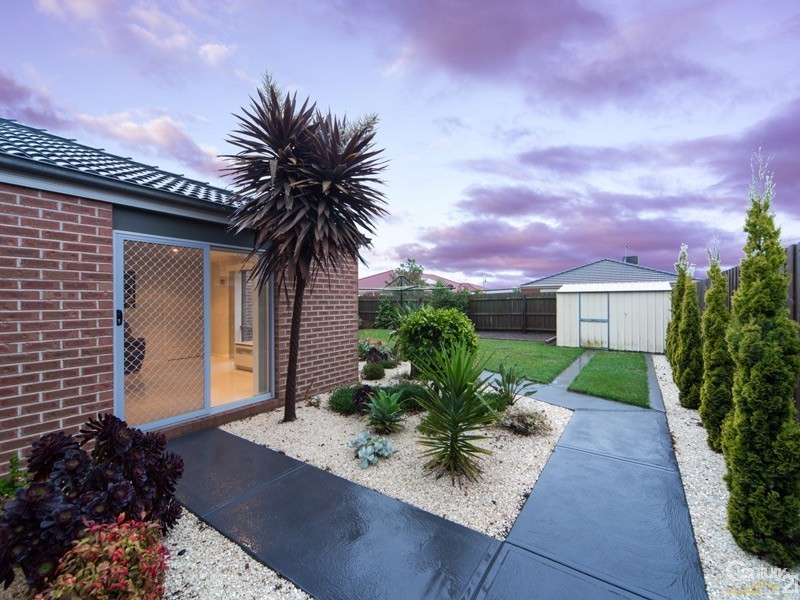 4 Kingsbarn Court, Cranbourne VIC 3977