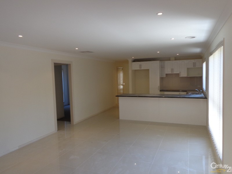 3/10 Princes Highway, Pakenham VIC 3810
