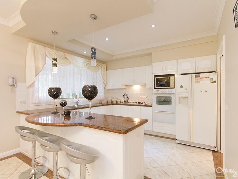 4 Tirhatuan Drive, Rowville VIC 3178