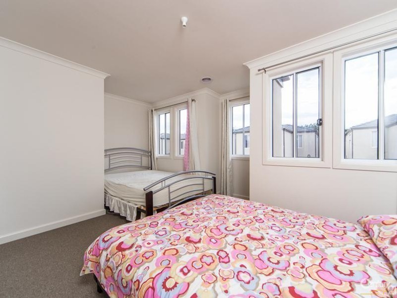 8/4 Young Road, Hallam VIC 3803