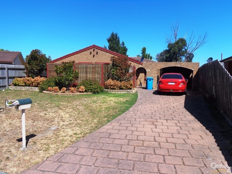 8 Wycombe Rise, Hampton Park VIC 3976