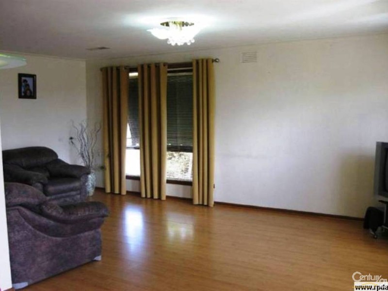 1 Dortad Crt, Hampton Park VIC 3976