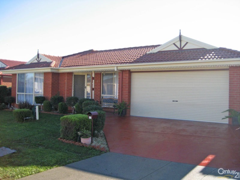 17 Glenisla Way, Berwick VIC 3806