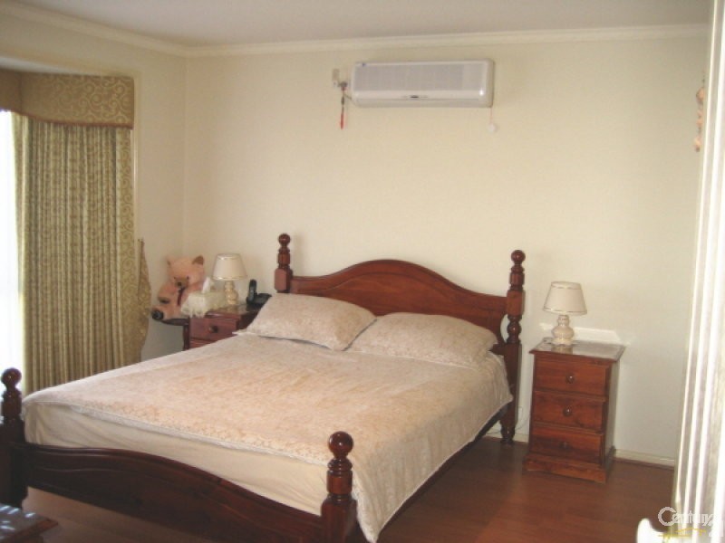 17 Glenisla Way, Berwick VIC 3806