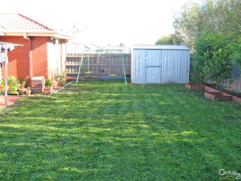 17 Glenisla Way, Berwick VIC 3806