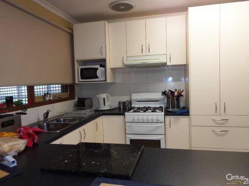 7 Emma Crt, Hampton Park VIC 3976