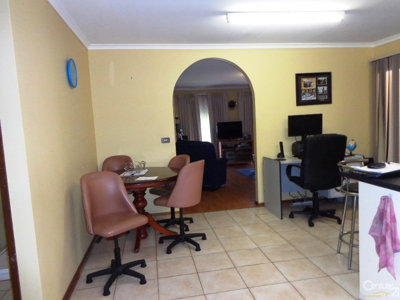 7 Emma Crt, Hampton Park VIC 3976