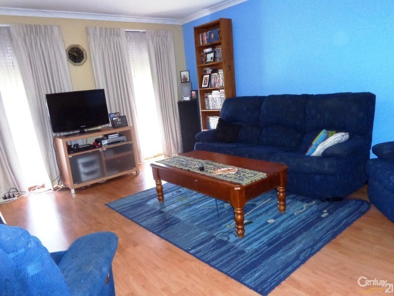 7 Emma Crt, Hampton Park VIC 3976