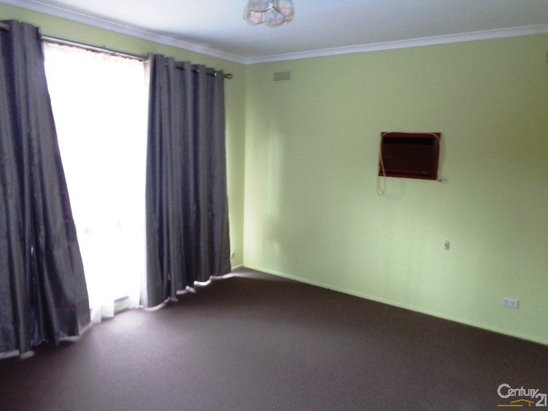 3 Sinclair Crt, Hampton Park VIC 3976