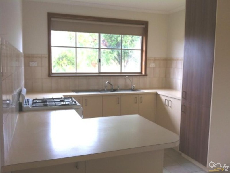 1/5 Princess Maria Place, Hampton Park VIC 3976