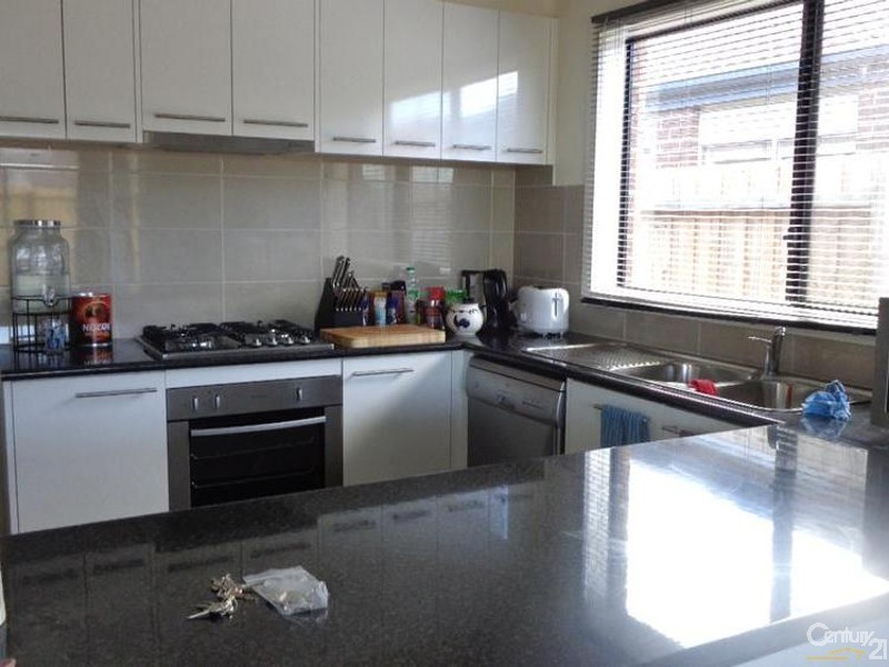 15 Sallys Run, Hampton Park VIC 3976