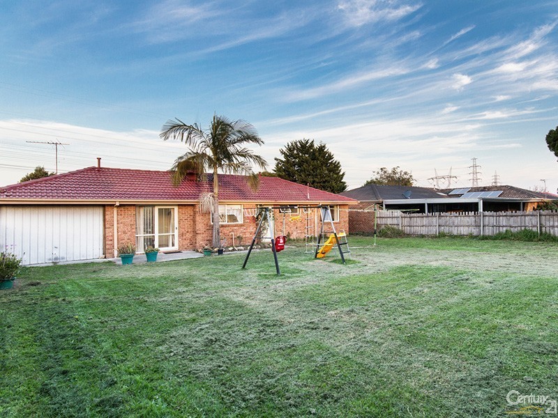 15 Hyssop Drive OLD, Hallam VIC 3803