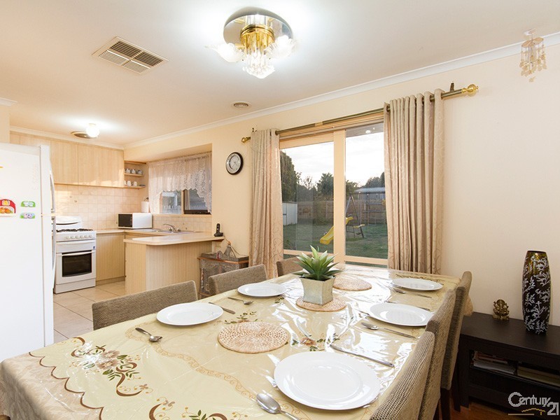15 Hyssop Drive OLD, Hallam VIC 3803