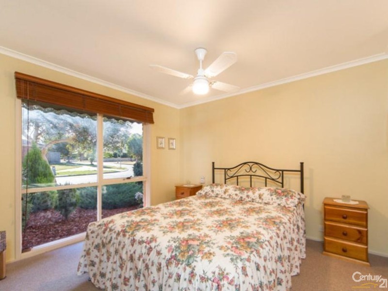 6 Joel Way, Hampton Park VIC 3976