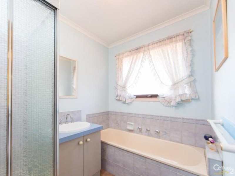 6 Joel Way, Hampton Park VIC 3976