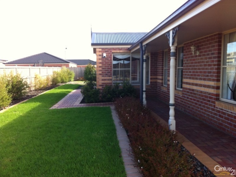 12 Mallet Grove, Lyndhurst VIC 3975