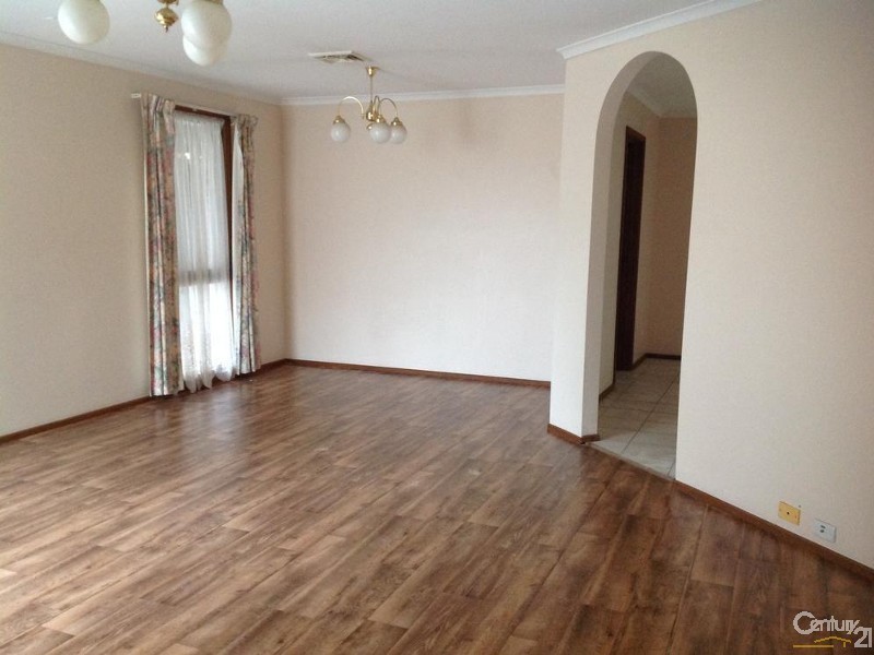 21 Lewisham Close OLD, Hampton Park VIC 3976