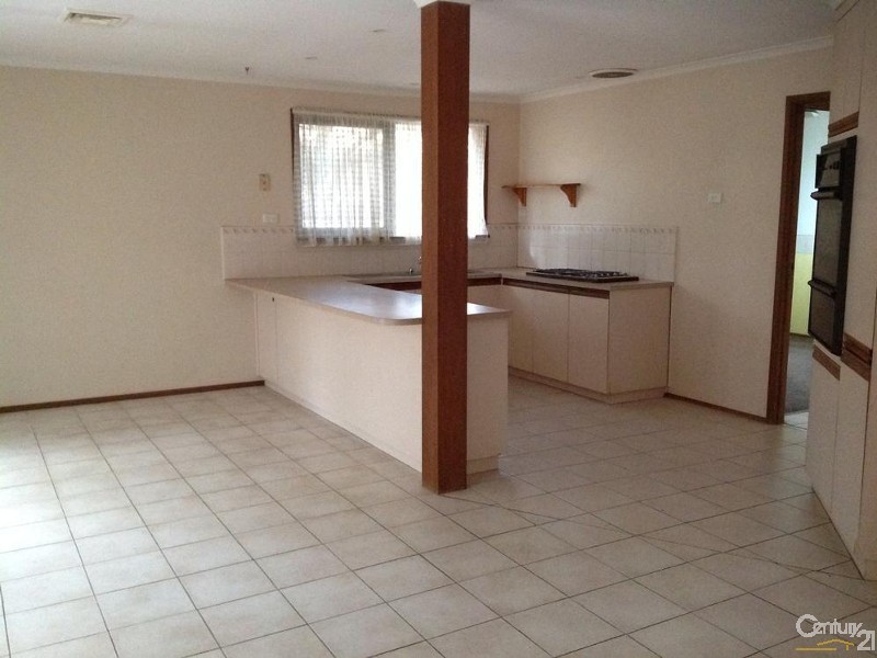 21 Lewisham Close OLD, Hampton Park VIC 3976