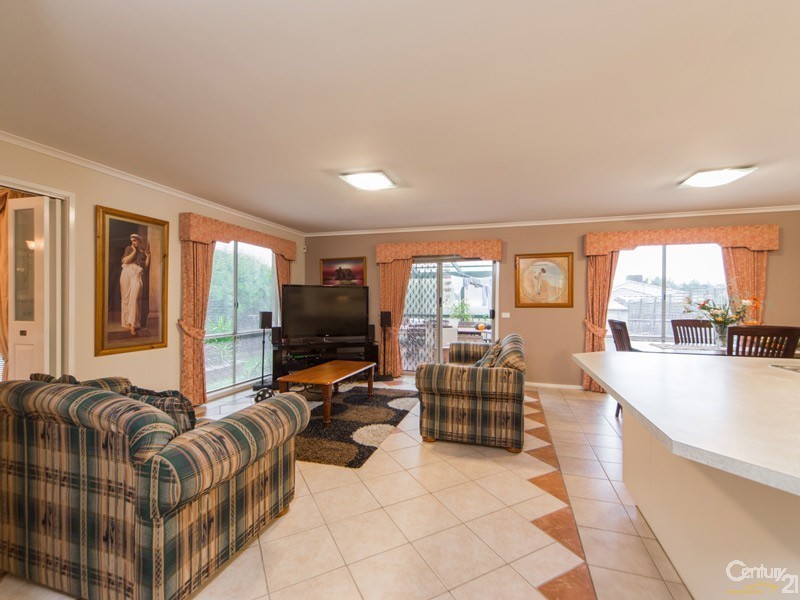 5 Eleanore Crescent, Hallam VIC 3803