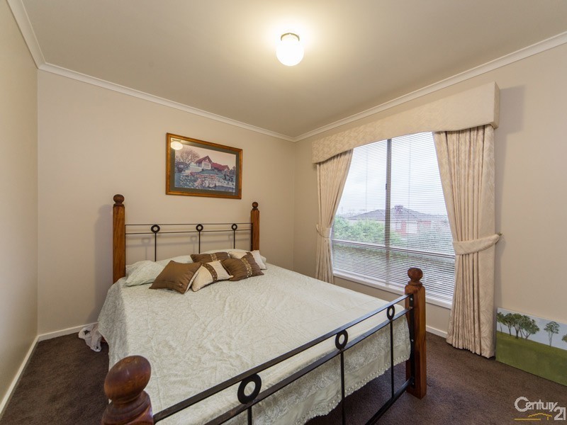 5 Eleanore Crescent, Hallam VIC 3803