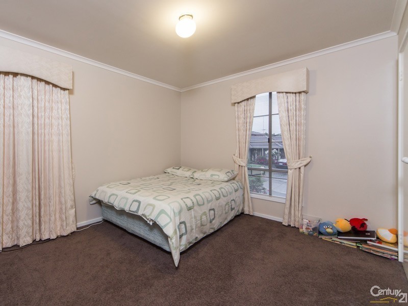 5 Eleanore Crescent, Hallam VIC 3803