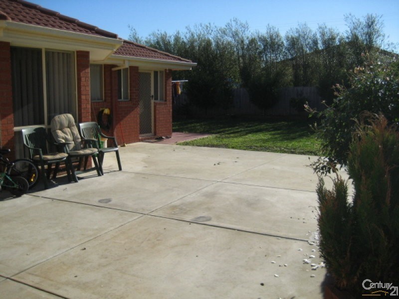 17 Glenisla Way, Berwick VIC 3806
