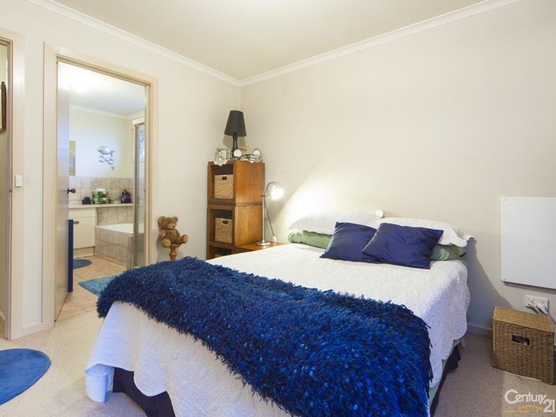 1-2 47 Cheviot Avenue, Berwick VIC 3806